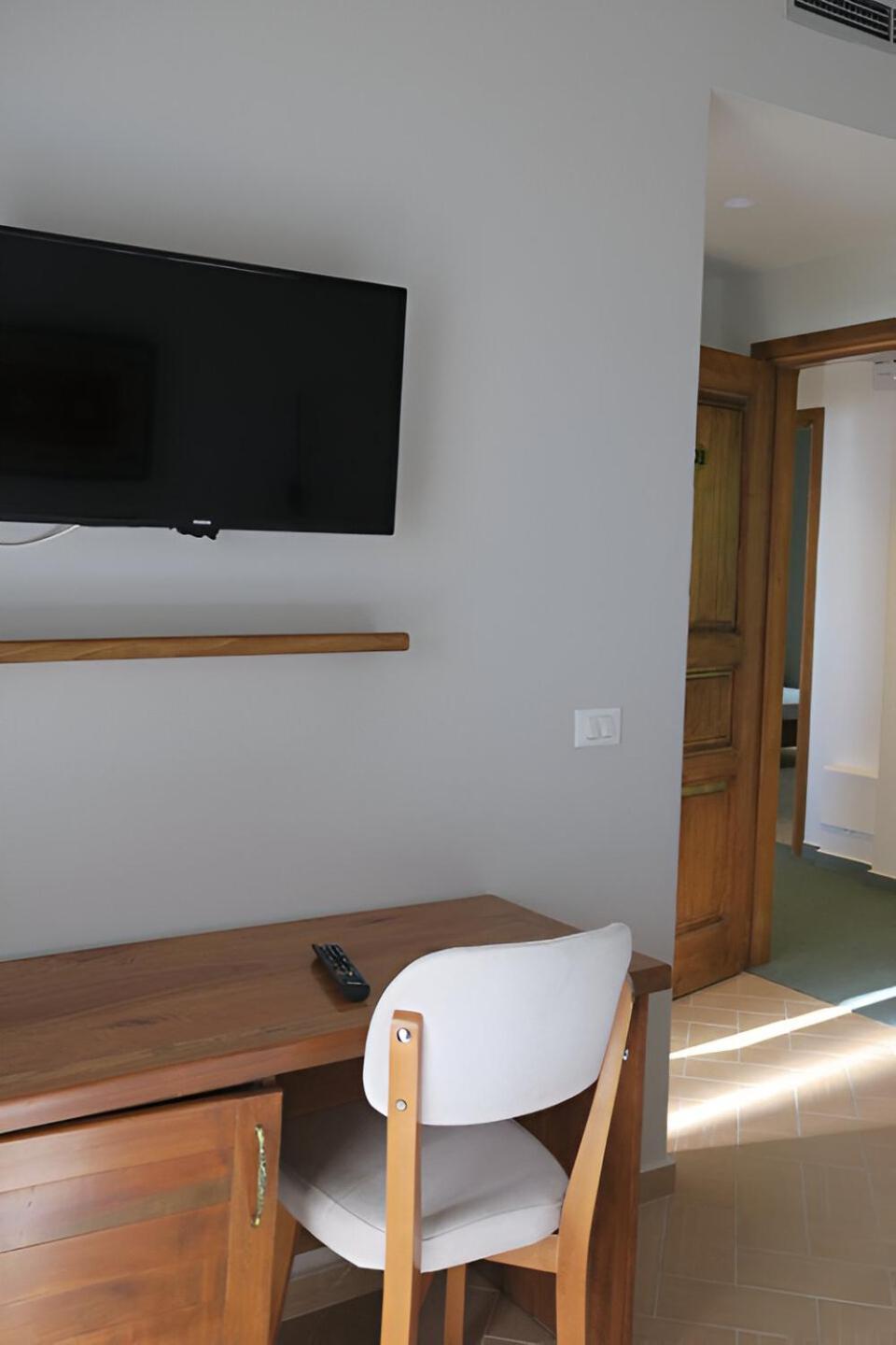 Doko Hotel Radhimë Dış mekan fotoğraf